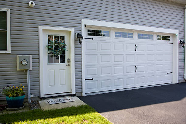 24/7 Emergency Garage Door Panel Replacement experts in Richmond West, FL